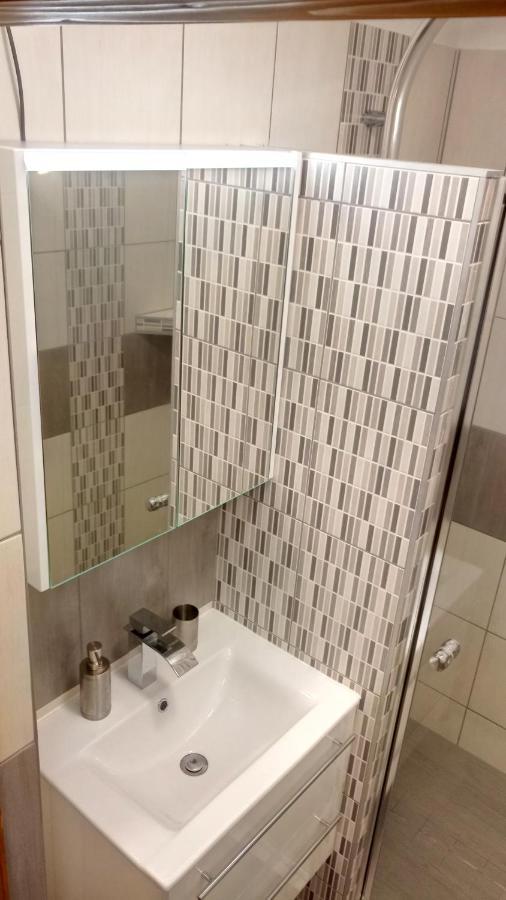 Golden Apartman โอโรชาซา ภายนอก รูปภาพ