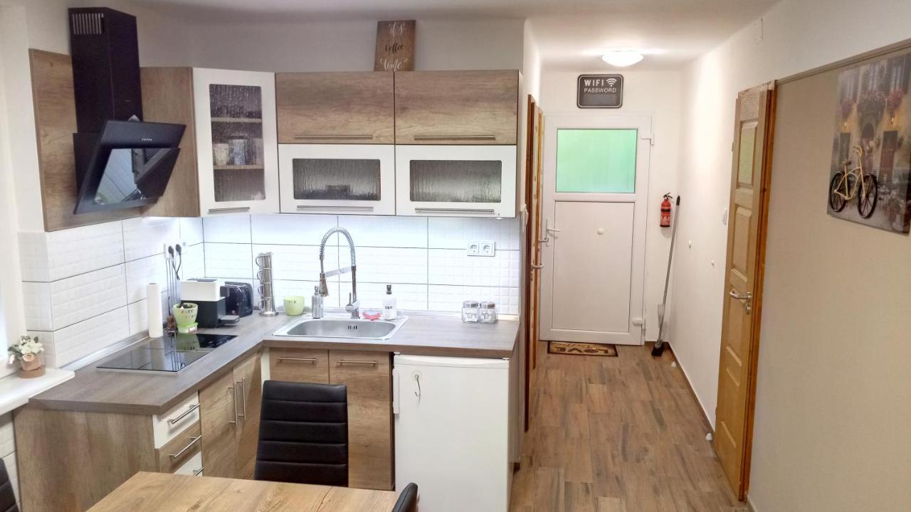 Golden Apartman โอโรชาซา ภายนอก รูปภาพ