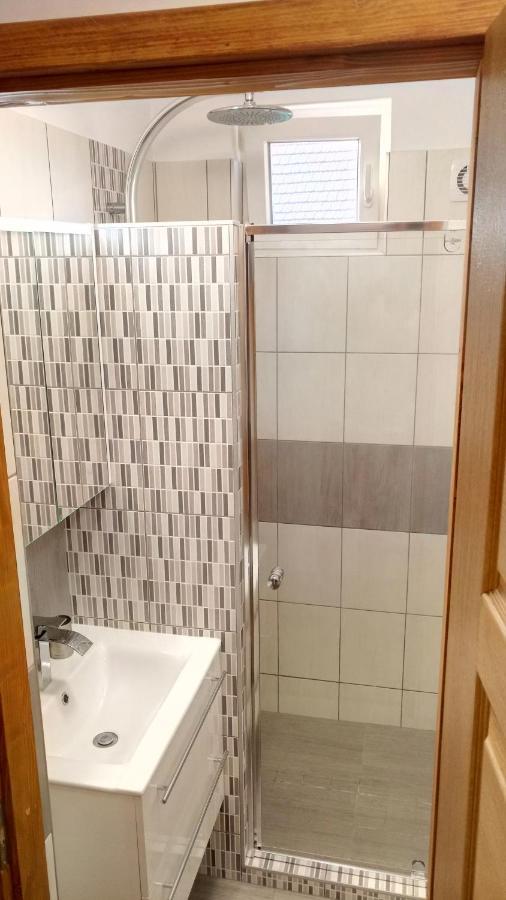 Golden Apartman โอโรชาซา ภายนอก รูปภาพ